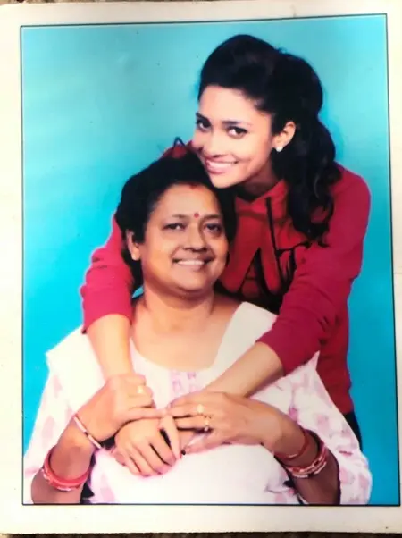 sushrii shreya mishraa with mother sabitarani panda