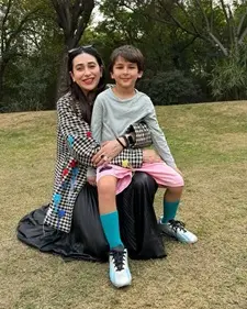 taimur ali khan with aunt karishma kapoor