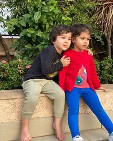 taimur ali khan with cousin inaaya naumi khemu