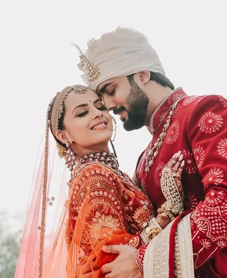 wedding picture of shrenu parikh and akshay mhatre