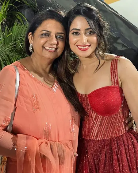 aishwarya sharma with mother-in-law sunita bhatt