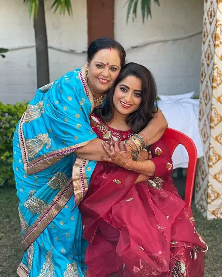 aishwarya sharma with mother neeta sharma