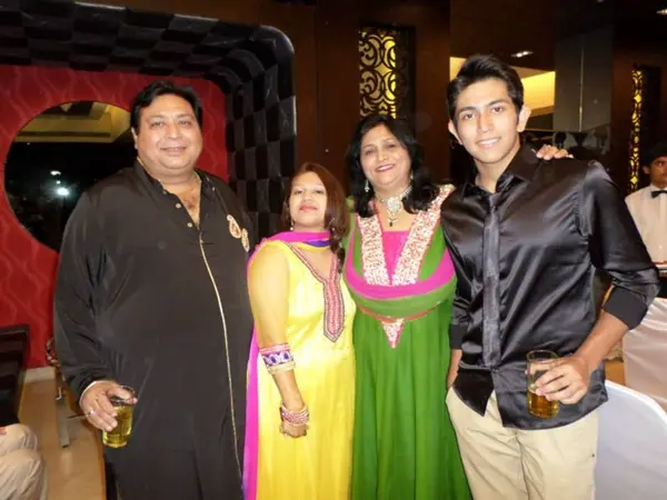 family picture of utkarsh kohli