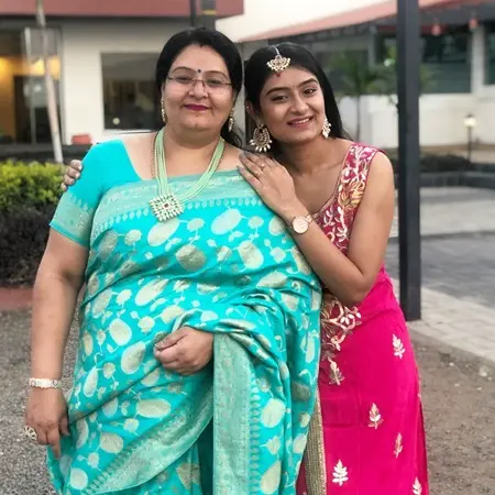 hemanshi ruparel with mother sheetal ruparel