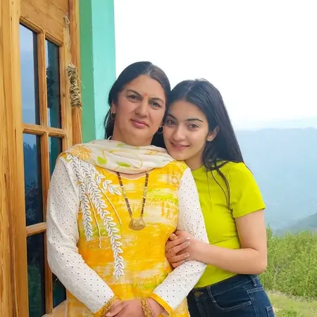 pratibha ranta with mother sandishna ranta