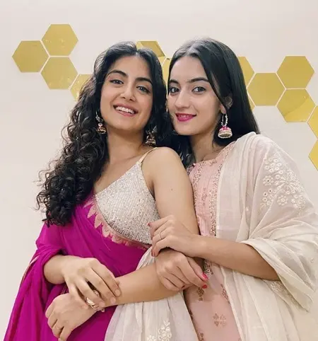 pratibha ranta with sister abha ranta