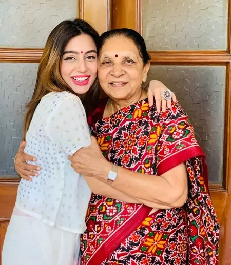 sanskruti patel with grandmother anandiben patel
