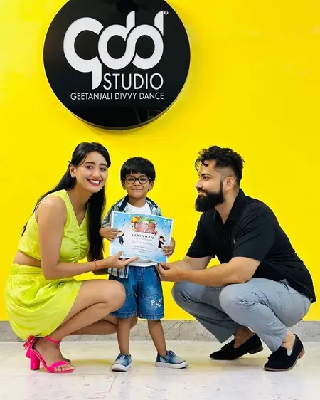 shweta mahara and ved sharma with a kid in gdd studio