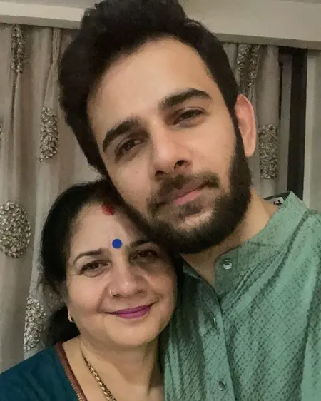 skand thakur with his mother