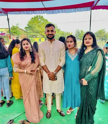 Akash Deep with his sisters