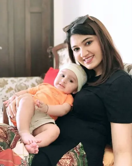 anam mirza with daughter dua