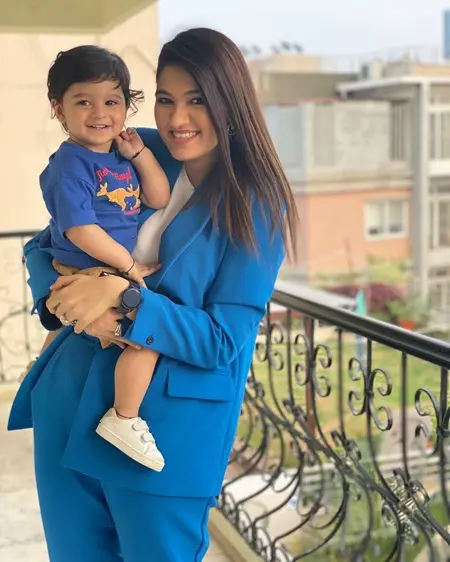 anam mirza with nephew izhaan mirza malik