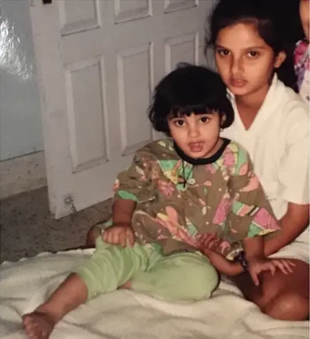 childhood picture of sania mirza and anam mirza