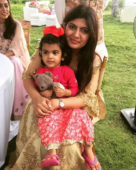 devanshi popat with daughter ira aarya singh