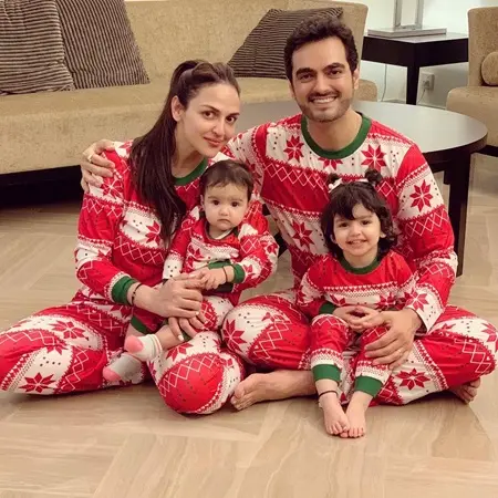 esha deol and bharat takhtani with daughters radhya-and-miraya