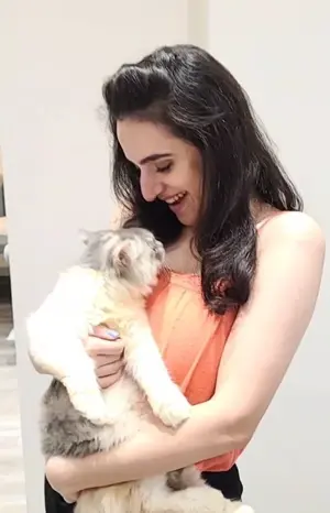 jaanam raaj with her cat