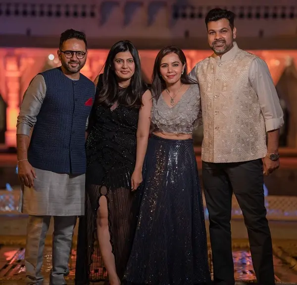 rp singh and devanshi popat with parthiv patel and avni zaveri