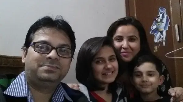 suhani bhatnagar with her family
