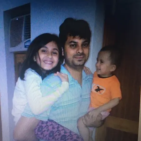 suhani bhatnagar with her father and brother