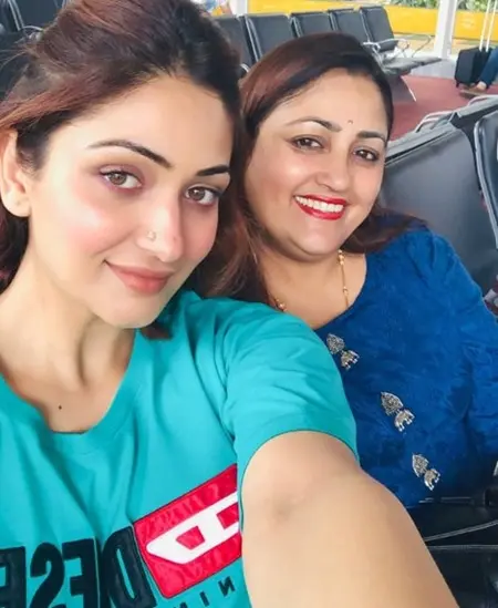 surilie gautam with mother anjali gautam