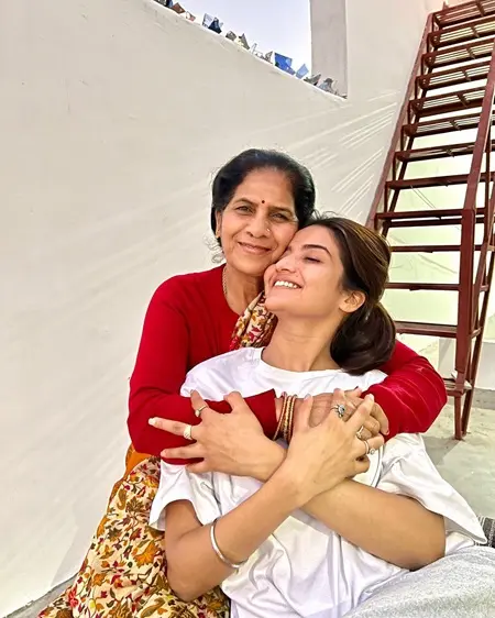 vani nayak with mother mamta nayak