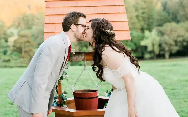 wedding picture of holly kenney and radek antczak