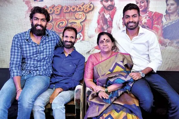 yuva rajkumar with his parents and brother