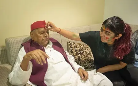 aditi yadav with grandfather mulayam singh yadav