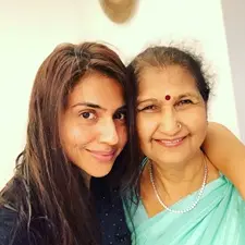 alka verma with her mother