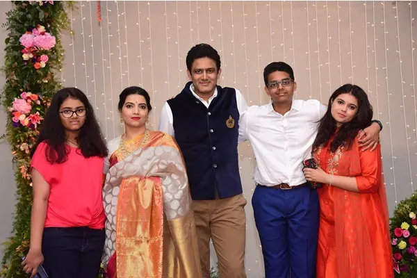 anil kumble with his family