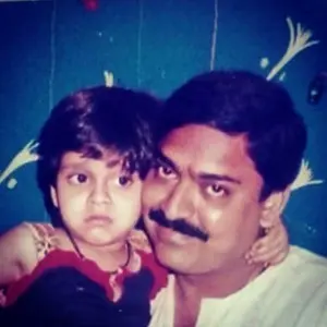 childhood picture of shraddha kharpude with her father