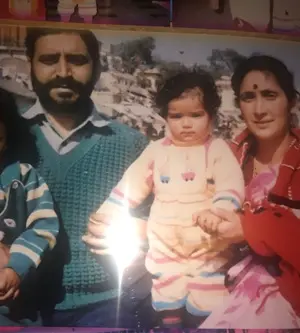Childhood picture of Sukirti Kandpal with her parents