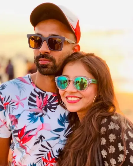 dhawal kulkarni with wife shraddha kharpude