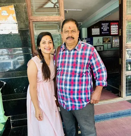 madhumitha hirannaiah with her father