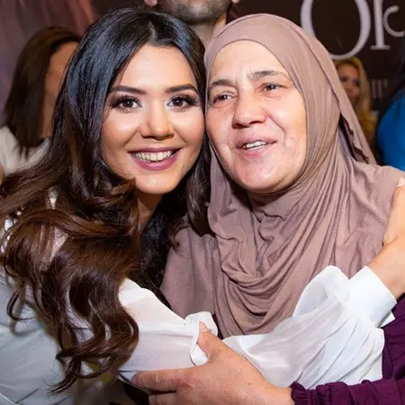 oksana rasulova with her mother rahnuma