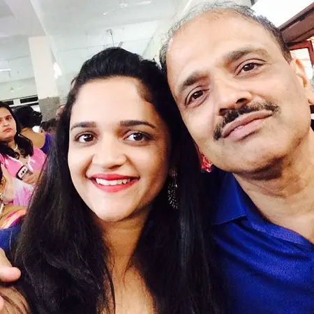 radhika dhopavkar with father nandkumar dhopavkar