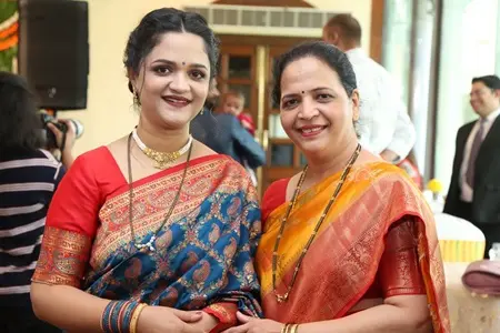 radhika dhopavkar with mother anuja dhopavkar