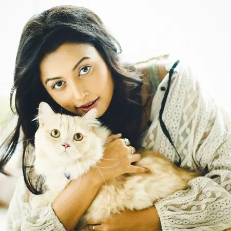 reecha sinha with her cat