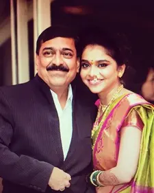 shraddha kharpude with her father