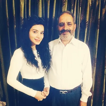 Sukirti Kandpal with father Bhairav Dutt Kandpal