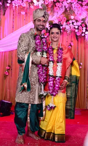 wedding picture of ajinkya rahane and radhika dhopavkar
