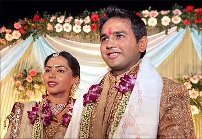 wedding picture of parthiv patel and avni zaveri