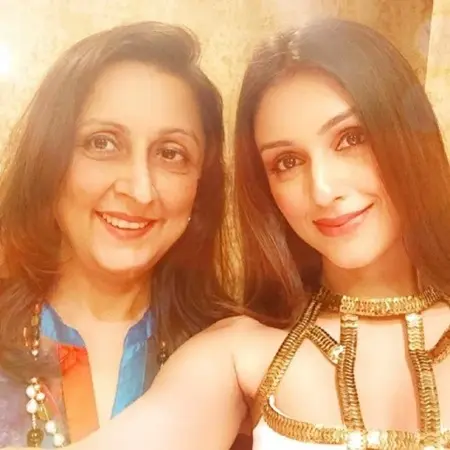 aarti chabria with mother sunita chabria