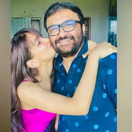 anaika soti with father ashutosh soti