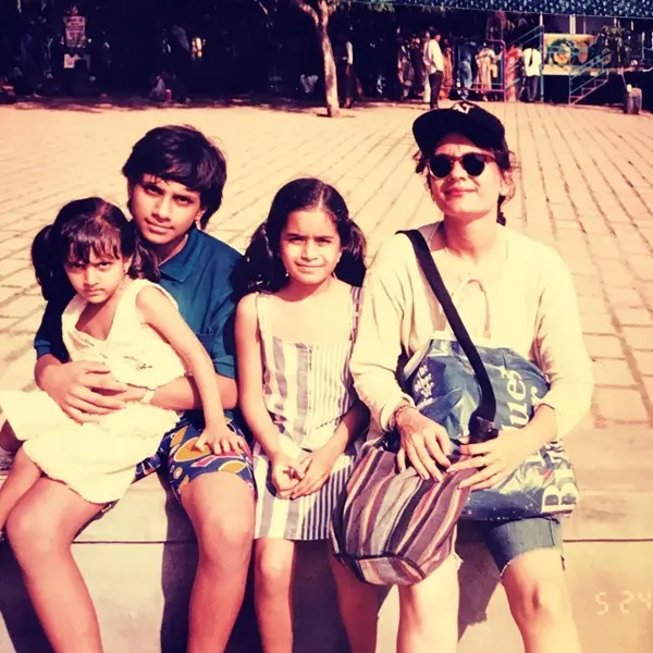 childhood picture of neelam upadhyaya with mother and siblings