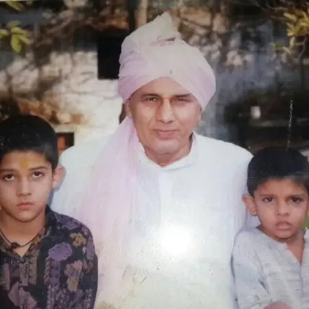 childhood picture of om and hanumante with grandfather chandgi ram