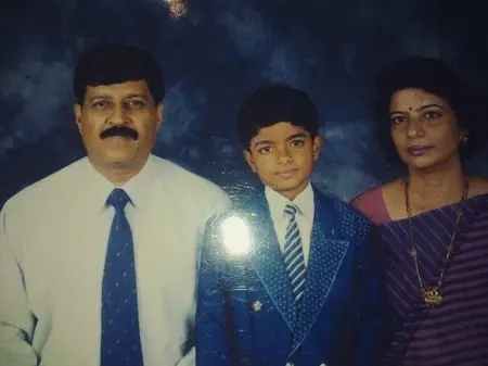 childhood picture of siddharth chopra with his parents