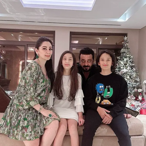 manyata dutt with her family