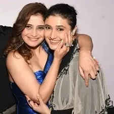 ragini khanna with cousin arti singh