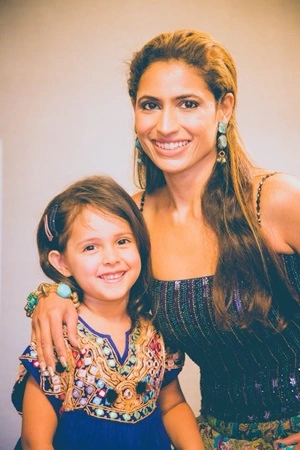 tina bedi with daughter daria bedi